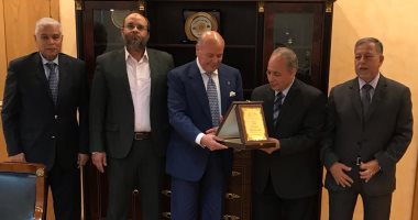 وفد غرفة مواد البناء يلتقى رئيس اتحاد مقاولى التشييد لبحث التعاون المشترك 