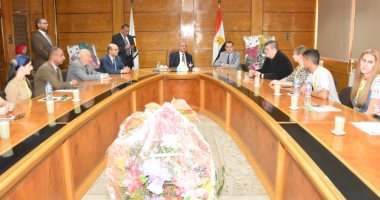 صور.. رئيس جامعة أسيوط يلتقى وفدا طلابيا من جامعة بيتاجورسيك الروسية