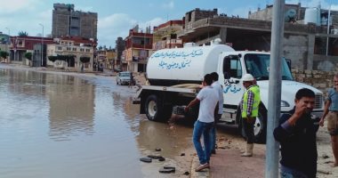 صور.. 42 سيارة شفط تشارك فى سحب مياه الأمطار بالعريش