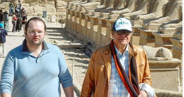 سر اختيار محمود عبد العزيز مدينة الأقصر لنهاية مسلسله "باب الخلق"
