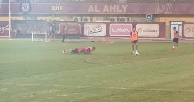 شاهد مدرب الأهلى يعاقب نفسه بـ مران ضغط فى التتش