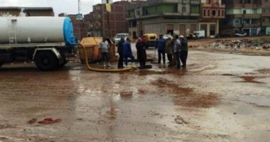 صور.. فتح طريق الدائرى الجديد وشارع ترعة المنيا بالشرقية بعد شفط مياه الأمطار