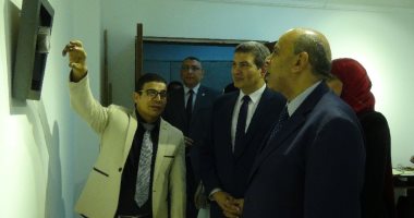 صور.. افتتاح معرض للمشغولات المعدنية بكلية التربية الفنية جامعة المنيا