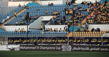 صور.. جمهور الإسماعيلى يرحب بالجزيرة الإماراتى: "مصر والإمارات قلب واحد"
