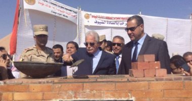 محافظ جنوب سيناء يضع حجر أساس محطة تحلية مياه البحر.. صور