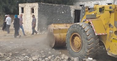 إزالة 12 حالة تعد على أراضى الدولة وإيقاف بناء 5 عقارات مخالفة بالإسكندرية