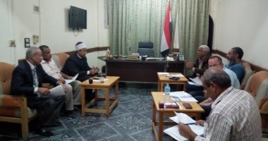 مدير التأمين الصحى بالأقصر يجتمع برجال الأزهر والتعليم لتفعيل مبادرة الكشف المبكر عن فيروس سي 