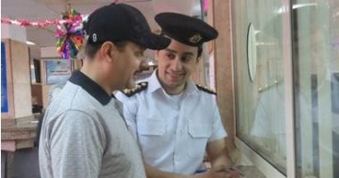 صور.. تسهيلات جديدة للمواطنين ومساعدة كبار السن فى استخراج تصاريح العمل