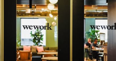 رئيس شركة WeWork  العقارية الأمريكية يحصل على 1.7 مليار دولار بعد خطة إنقاذها