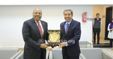 الإسماعيلى يهدى السفير الإماراتى درع النادى والأخير يؤكد: لكم مكانة خاصة 