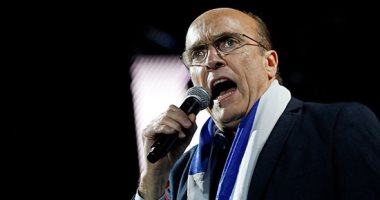 مرشح الرئاسة فى أوروجواى دانييل مارتينيز  ينهى حملته الانتخابية وسط تجمع حاشد 
