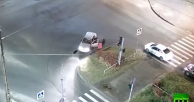 "نهاية غير متوقعة".. شاهد شجار بين مخمور وسائق تاكسى