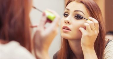 إزاى تنجزى مكياجك فى أقل من دقيقة؟ 4 أفكار تقضى على حجة "ماعنديش وقت" 