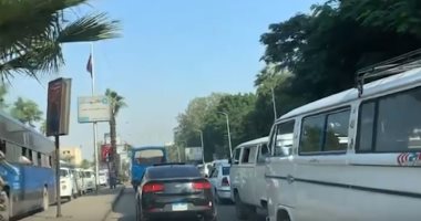 النشرة المرورية.. كثافات مرتفعة للسيارات بمحاور القاهرة والجيزة