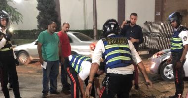 فيديو وصور.. رجال الداخلية يسيطرون مشاهد إنسانية في التعامل مع الأمطار بالشوارع