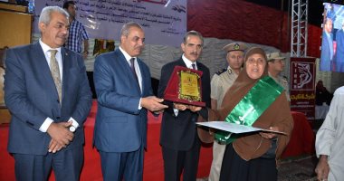 شاهد.. محافظ أسيوط يشهد احتفالية "يوم الوفاء" وتكريم أسر الشهداء