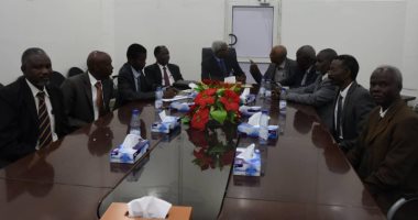 النائب العام السودانى يبحث تسليم البشير للمحكمة الجنائية الدولية