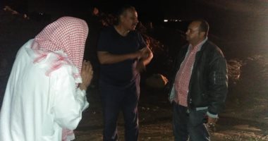رئيس مدينة مرسى مطروح يتابع ليلا تأمين السدود لمجري السيول بالوديان