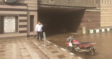صور.. هطول أمطار بالشرقية والدفع بسيارات الكسح لشفط المياه