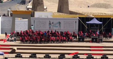 شاهد.. الأقصر تجهز موقع عروض أوبرا عايدة أمام معبد الملكة حتشبسوت