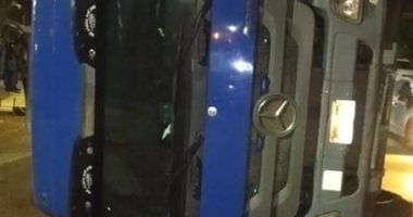 زحام مرورى بسبب انقلاب سيارة نقل أسفل دائرى المريوطية