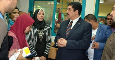 محافظ القليوبية يتفقد قافلتين "طبية بشرية وبيطرية" تنظمها طب الزقازيق بقرية منية السباع ببنها