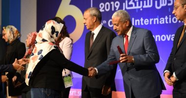 صور.. محافظة السويس تفوز بأحدى جوائز مسابقة عاصمة الابتكار بمعرض القاهرة الدولى السادس 