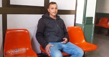 وزارة الطيران تكافئ موظفا عثر على 40 ألف جنيه وسلمها للسلطات بمطار القاهرة