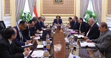 الحكومة تتعاقد على 650 ألف تابلت.. وإتاحة 26ألف شاشة تفاعلية للثانوى وإقامة 100فصل متنقل.. رئيس الوزراء: تطوير التعليم هدفه بناء إنسان مصرى يجيد التعامل مع التحديات.. ويؤكد: السيسي وجه بالارتقاء بالصحة والتعليم