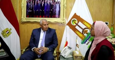 محافظ الوادى الجديد يطلق مبادرة للتواصل مع الطلاب فى لقاءات صحفية