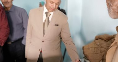 صور.. وكيل صحة الشرقية يتابع القافلة الجراحية بالسعديين 