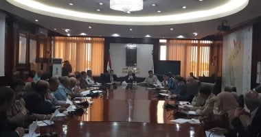 محافظ الأقصر يستعرض نتائج منظومة التأمين الصحى الشامل