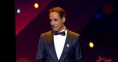 شاهد الحزن يخيم على افتتاح أيام قرطاج السينمائية بصور الراحلين من الفنانين