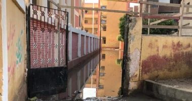 كسر ماسورة يتسبب فى غرق مدرسة الرملة الجديدة ببنها ونقل الطلاب لمدرسة مجاورة