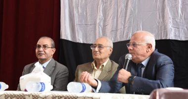 صور.. محافظ بورسعيد للطلاب : أبطال حرب أكتوبر ضربوا أروع الأمثلة فى الفداء