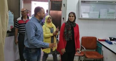 صور.. رئيس مدينة سفاجا تتفقد المستشفى المركزى للاطمئنان على المنظومة الصحية