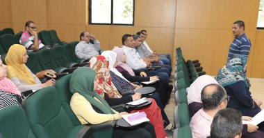 محافظ بنى سويف: تدريب العاملين بمركز اتخاذ القرار على مجالات التخطيط الاستراتيجى