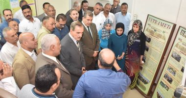 محافظ أسيوط يتفقد تدريب طلاب التعليم الفنى بمصانع منطقة عرب العوامر الصناعية