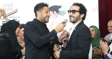 أحمد حلمى مازحا: "بعد 13 سنة حماقى طول وأنا فضلت زى ما أنا"