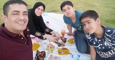 أبيض وأسود وبالألوان".. قارئ يشارك صورة مع أسرته بالإسماعيلية