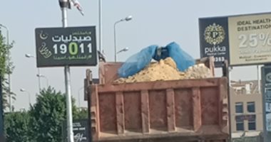 شكوى سكان التجمع الأول من سيارات محملة بالرمال