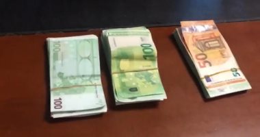القبض على راكب حاول تهريب 39,700 ألف يورو للخارج