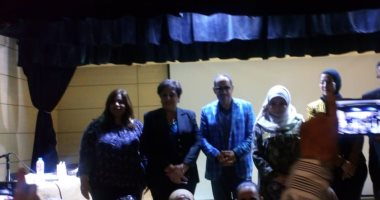 صور.. كلية اللغة والإعلام بالأكاديمية العربية تكرم كمال أبو رية ومديحة حمدى