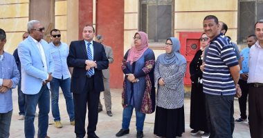 صور.. رئيس جامعة بنى سويف يتفقد المدينة الجامعية للطالبات للتأكد من جودة الخدمات