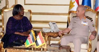 وزير الدفاع والإنتاج الحربى يلتقى وزير دفاع جمهورية كينيا 