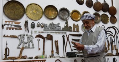 متحف داخل المسجد.. عراقى ينشئ معرضا يضم قطعا أثرية بمدينة داقوق (صور)