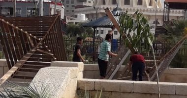 استمرار حملات إزالة المخالفات والإشغالات بشاطئ حى المناخ ببورسعيد..صور