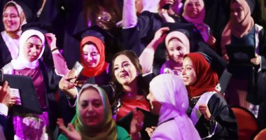 صور.. بحضور وزراء.. بدء حفل التخرج لدفعة 2019 بجامعة النهضة فى دار الأوبرا