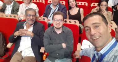 فيديو وصور.. استقبال حافل لأبطال فيلم "حبيب" لـ سيد رجب والمخرج شادى فؤاد