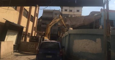 صور.. إزالة أقدم مدارس دمياط بعد حكم قضائى بإعادتها لأصحابها